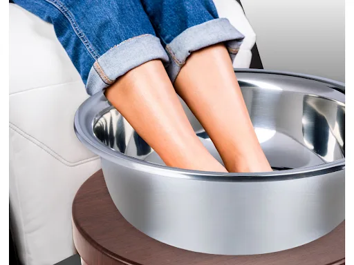 3 Essential Manicure Equipment Pieces for Small Spaces - image 1