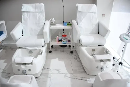 Pedicure Chair Design Ideas for 2026 - image 1