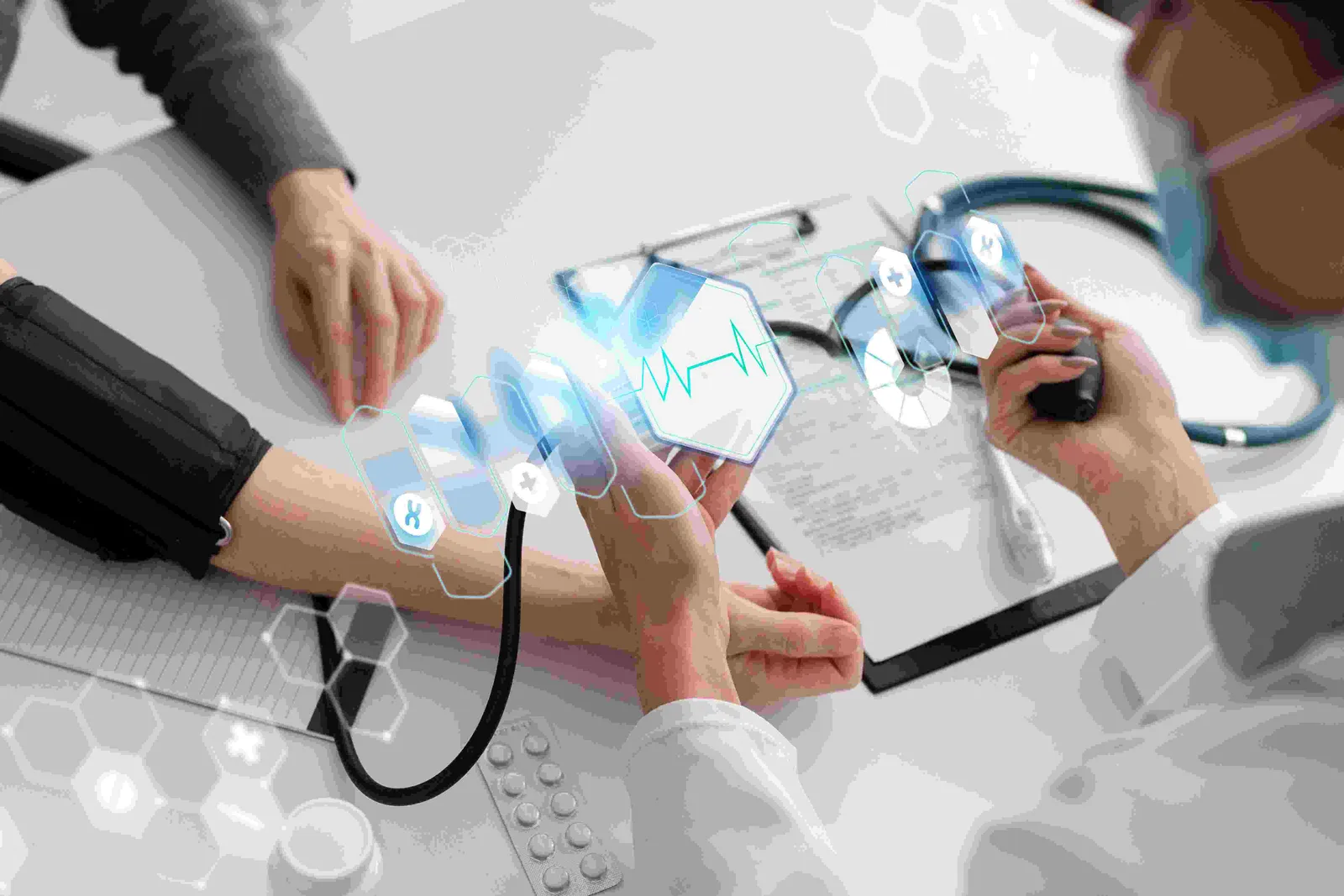 How Custom Medical Software Development Helps US Healthcare Providers Improve Efficiency - image 1